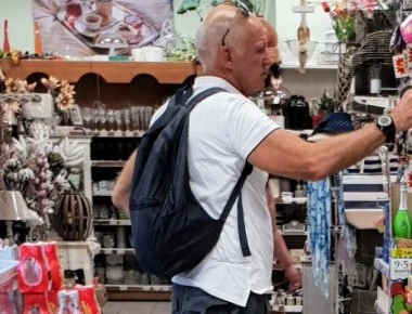 Σκιάθος: Χαλάρωση και ψώνια για τον Γ.Παπανδρέου – Συνεχίζονται οι διακοπές του πρώην πρωθυπουργού (φωτο)